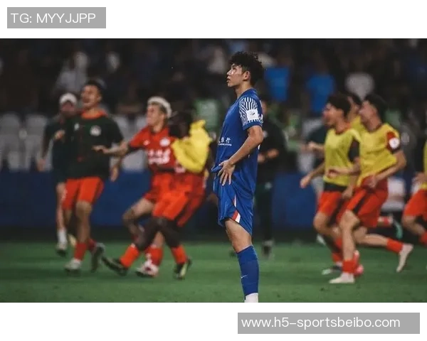 申花新援拉唐抵达上海自嘲绰号大老鼠引发球迷热议